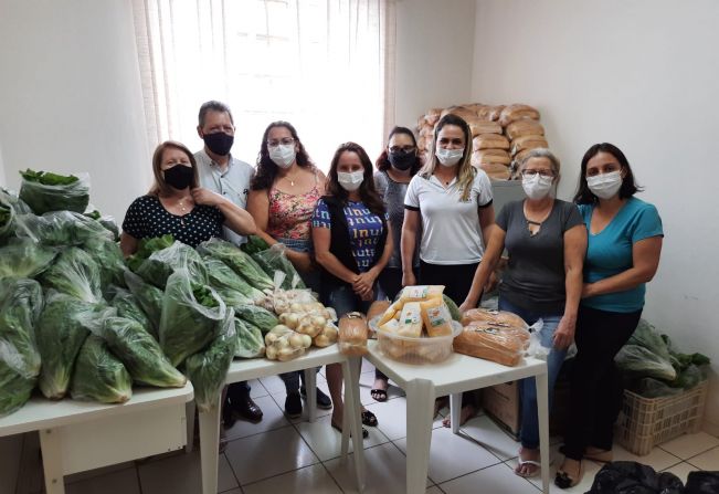 Prefeitura e CRAS realizam entrega de kit's de alimentos para famílias carentes